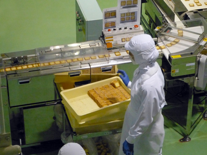 ecommerce-LE BROC-min_japan_sapporo_chocolate_factory_label_packaging_cookie_machine_operator-961505