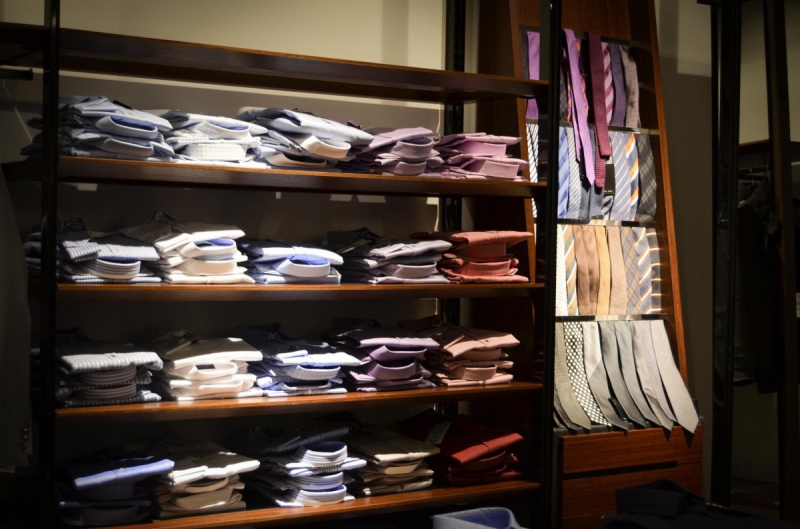 ecommerce-LE BROC-min_shirts_exhibition_shop_shopping_shelf_buy_business_clothing-940715